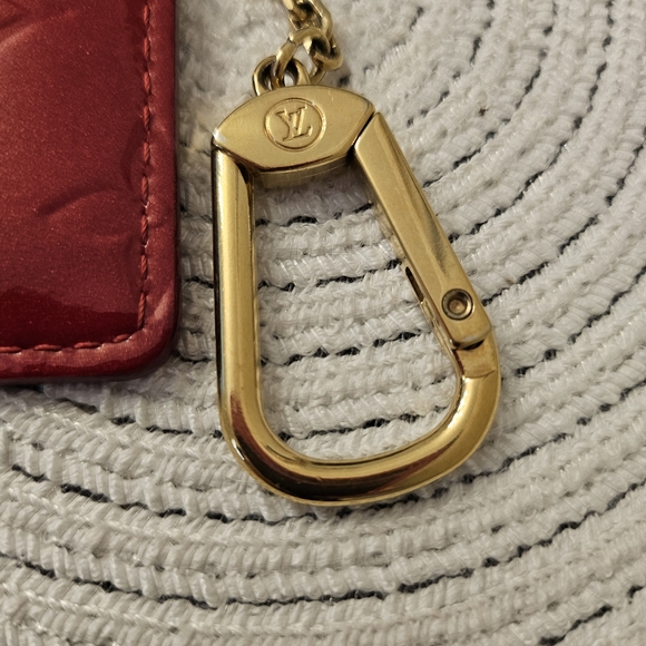 Louis Vuitton Vernis Key Pouch โ Red | Gold HW - Picture 4 of 8